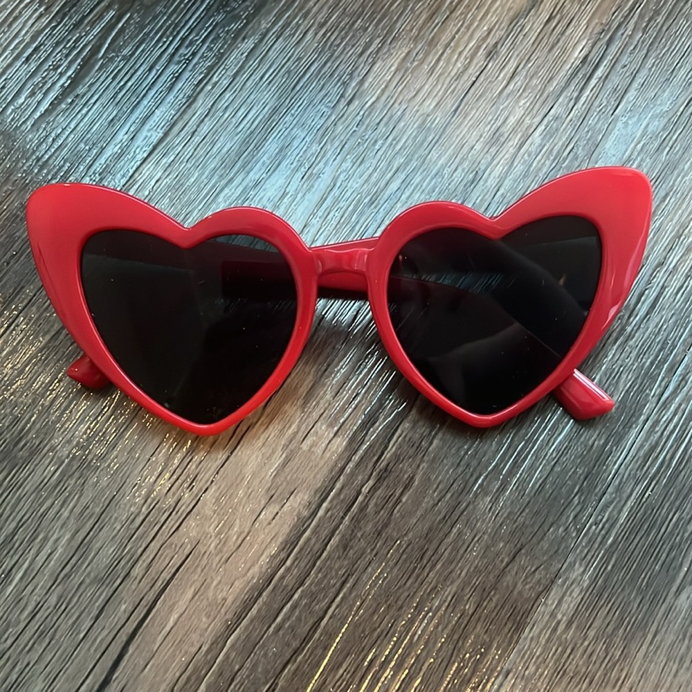 Red Heart Shaped Sunglasses for Women,Vintage Cat Eye Mod Style Retro - Picture 4 of 6